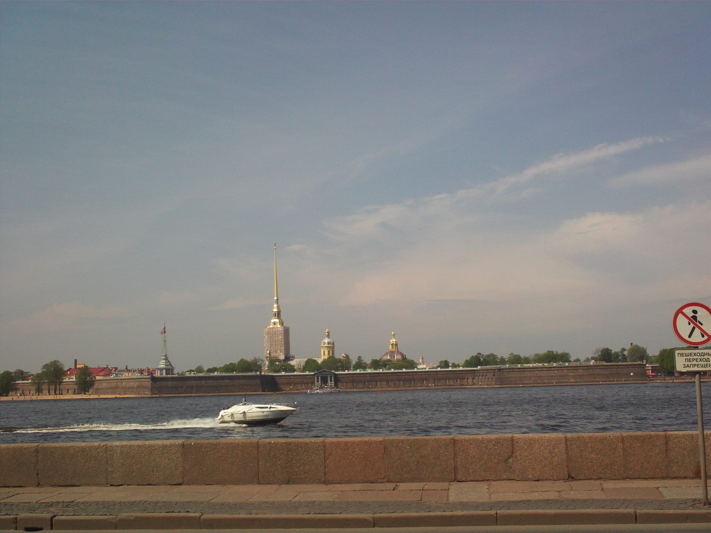 Петропавловская крепость с Невы